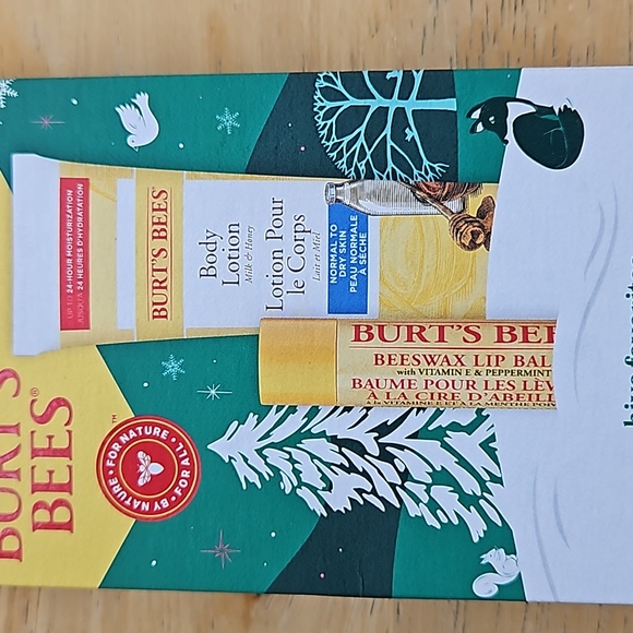 BURT BEES LOTION AND LIPBALM SET - Picture 2 of 9